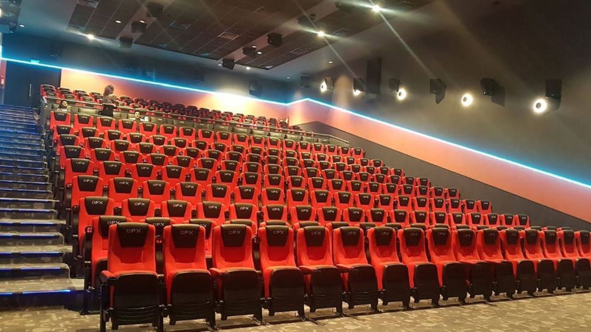 करोडौँ लगानीका नेपालगञ्जका सिनेमा हल डेढ दशकदेखि बन्द 